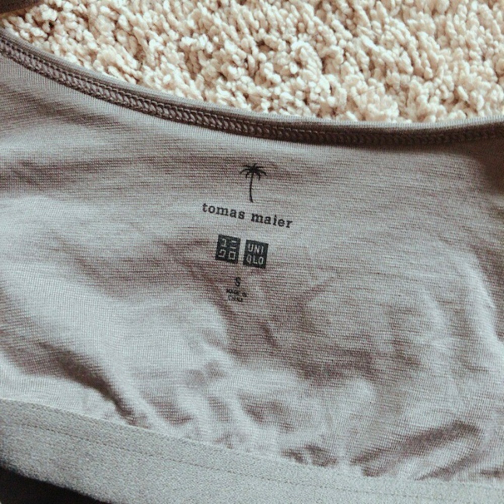 Tomas maier + uniqlo. Size S(but fits XS) - Picture 5 of 7